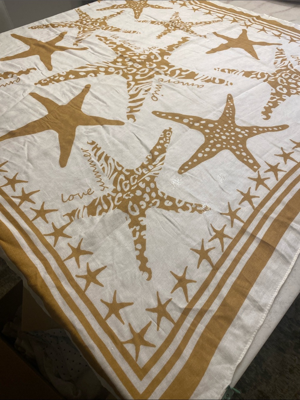 Codello Starfish Love Summer Viscose linen scarf - White and Mustard